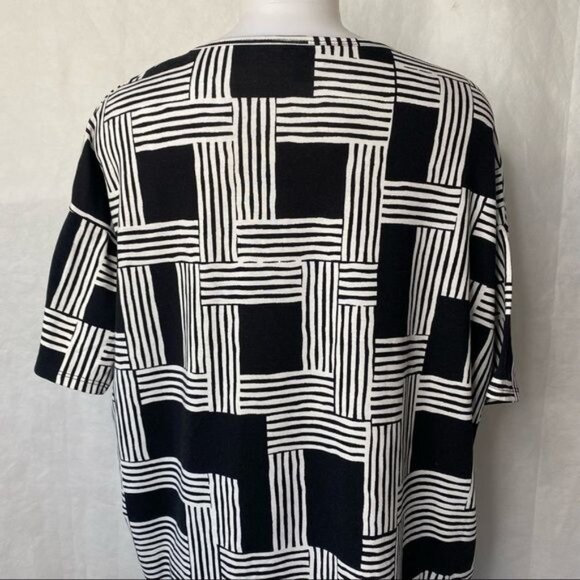 LulaRoe White Black Geometrical High Low Casual Shirt Size S - Picture 8 of 10